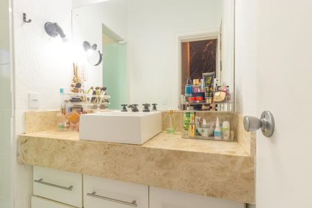 Casa de condomínio à venda com 89m², 3 quartos e 2 vagas Casa de condomínio à venda com 89m², 3 quartos e 2 vagasBanheiro social