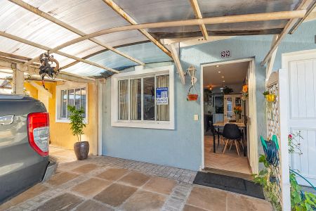 Casa de condomínio à venda com 89m², 3 quartos e 2 vagas Casa de condomínio à venda com 89m², 3 quartos e 2 vagasFachada