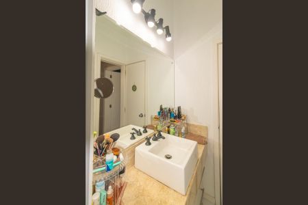Casa de condomínio à venda com 89m², 3 quartos e 2 vagas Casa de condomínio à venda com 89m², 3 quartos e 2 vagasBanheiro social