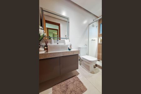 Casa para alugar com 192m², 3 quartos e 2 vagas Casa para alugar com 192m², 3 quartos e 2 vagasBanheiro Social
