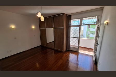 Casa à venda com 315m², 4 quartos e 3 vagas