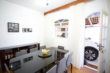 Casa à venda com 280m², 3 quartos e 2 vagas Casa à venda com 280m², 3 quartos e 2 vagasSala