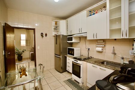 Casa à venda com 280m², 3 quartos e 2 vagas Casa à venda com 280m², 3 quartos e 2 vagasCozinha e Área de Serviço