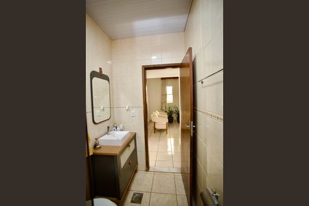 Casa à venda com 280m², 3 quartos e 2 vagas Casa à venda com 280m², 3 quartos e 2 vagasBanheiro Social