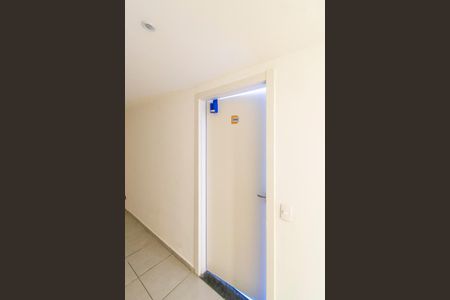 Área comum - Entrada do imóvel com lockbox de apartamento à venda com 1 quarto, 38m² em Bonsucesso, Rio de Janeiro