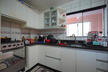 Cozinha de apartamento para alugar com 2 quartos, 69m² em Serraria, São José