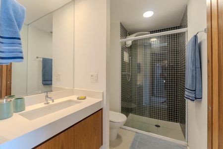 Banheiro de kitnet/studio para alugar com 1 quarto, 35m² em Consolação, São Paulo