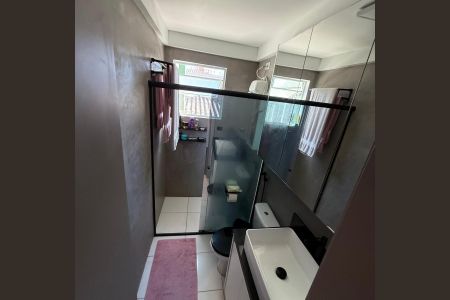 Banheiro de apartamento à venda com 2 quartos, 47m² em Centro, Curitiba