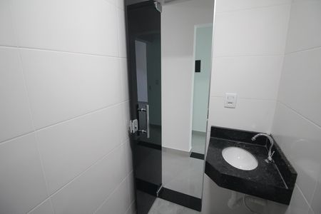 Banheiro de apartamento à venda com 2 quartos, 48m² em Eldorado, Contagem