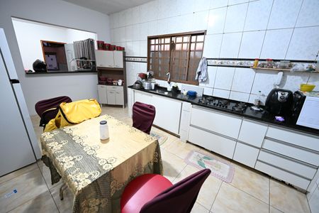 Casa à venda com 3 quartos, 100m² em Residencial Forteville, Goiânia