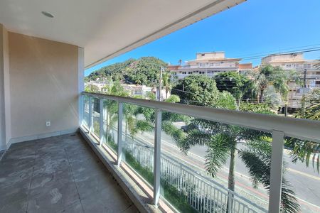 Apartamento à venda com 210m², 3 quartos e 3 vagas Apartamento à venda com 210m², 3 quartos e 3 vagasSuíte 3