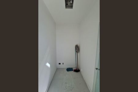 Apartamento à venda com 210m², 3 quartos e 3 vagas Apartamento à venda com 210m², 3 quartos e 3 vagasQuarto de Serviço