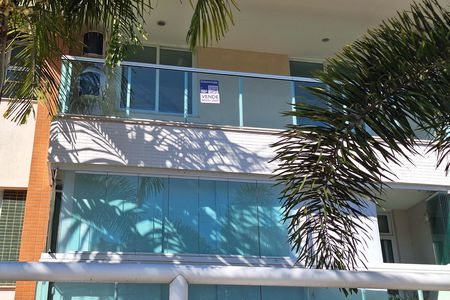 Apartamento à venda com 210m², 3 quartos e 3 vagas Apartamento à venda com 210m², 3 quartos e 3 vagasPlaca