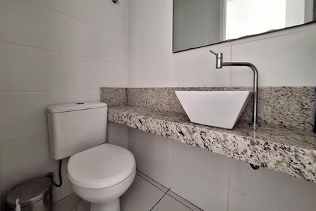 Apartamento à venda com 210m², 3 quartos e 3 vagas Apartamento à venda com 210m², 3 quartos e 3 vagasLavabo