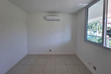 Apartamento à venda com 210m², 3 quartos e 3 vagas Apartamento à venda com 210m², 3 quartos e 3 vagasSuíte 2