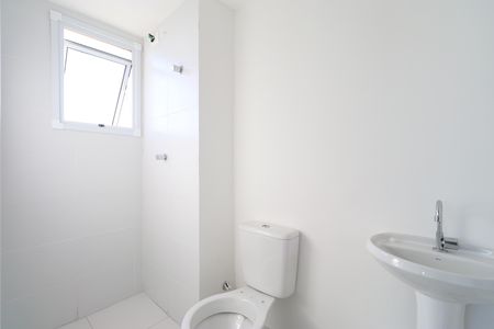 Banheiro de apartamento para alugar com 1 quarto, 27m² em Parque Industrial Tomas Edson, São Paulo
