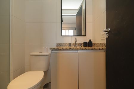 Banheiro de kitnet/studio à venda com 1 quarto, 28m² em Aclimação, São Paulo