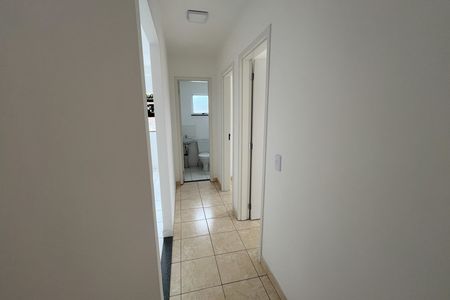 Corredor de apartamento para alugar com 2 quartos, 51m² em Ilha do Governador, Rio de Janeiro