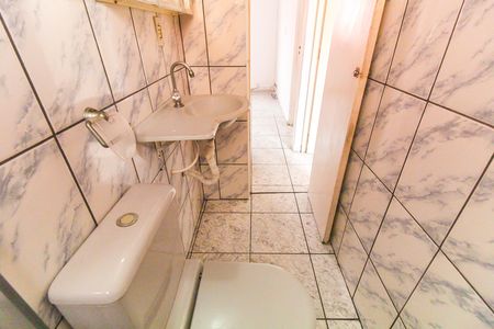 Banheiro de apartamento para alugar com 2 quartos, 42m² em Cidade Tiradentes, São Paulo
