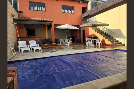 Casa à venda com 384m², 4 quartos e 7 vagas