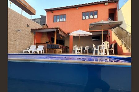 Casa à venda com 384m², 4 quartos e 7 vagas
