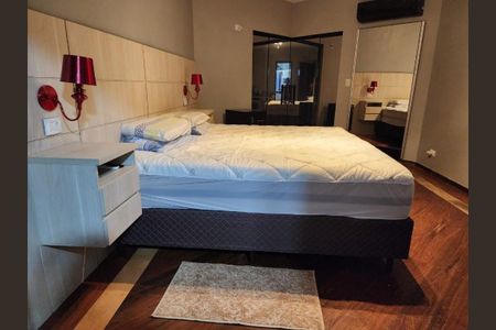 Casa à venda com 4 quartos, 384m² em Vila Carolina, São Paulo
