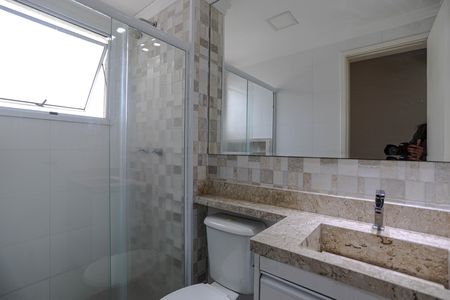 Banheiro de apartamento para alugar com 2 quartos, 47m² em Vila Mogilar, Mogi das Cruzes