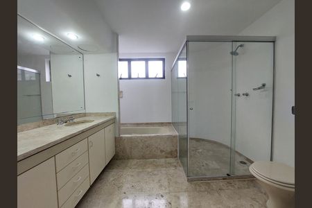 Banheiro da Suíte 3 de apartamento para alugar com 3 quartos, 295m² em Santo Amaro, São Paulo