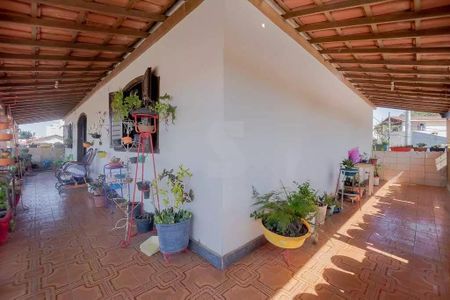 Casa à venda com 3 quartos, 472m² em Alvorada, Contagem