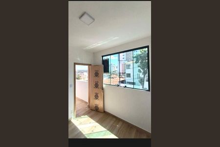 Casa à venda com 68m², 2 quartos e 3 vagas