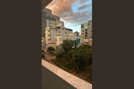 Apartamento à venda com 3 quartos, 83m² em Cabral, Contagem