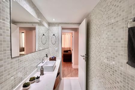 Apartamento à venda com 85m², 3 quartos e sem vaga Apartamento à venda com 85m², 3 quartos e sem vagaBanheiro social