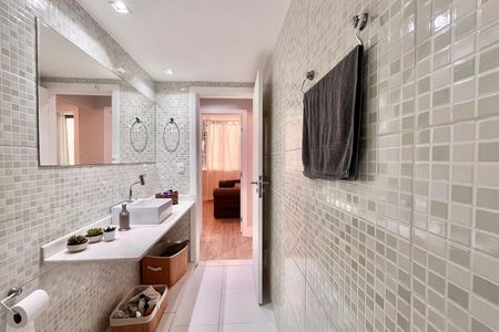 Apartamento à venda com 85m², 3 quartos e sem vaga Apartamento à venda com 85m², 3 quartos e sem vagaBanheiro social