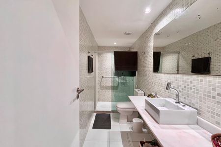 Apartamento à venda com 85m², 3 quartos e sem vaga Apartamento à venda com 85m², 3 quartos e sem vagaBanheiro social