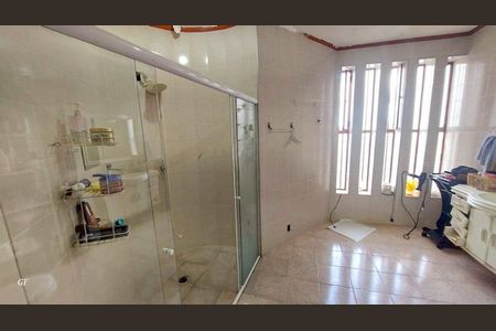Casa à venda com 210m², 4 quartos e 6 vagas