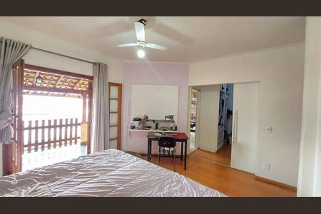 Casa à venda com 210m², 4 quartos e 6 vagas