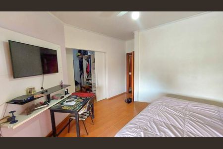 Casa à venda com 210m², 4 quartos e 6 vagas