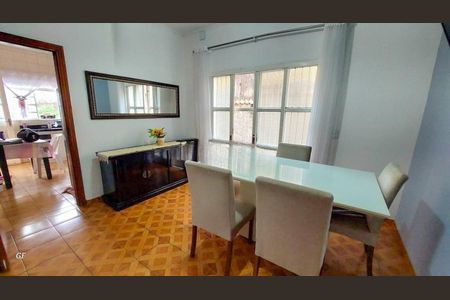 Casa à venda com 210m², 4 quartos e 6 vagas