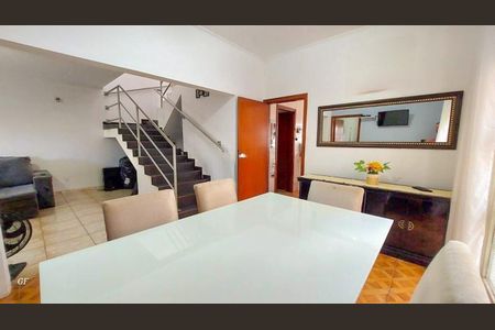 Casa à venda com 210m², 4 quartos e 6 vagas
