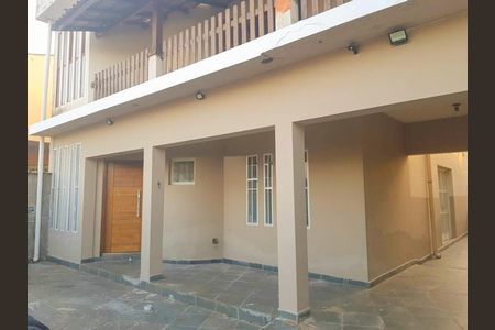 Casa à venda com 210m², 4 quartos e 6 vagas