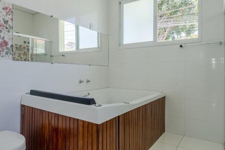 Casa à venda com 5 quartos, 430m² em Vila Brandina, Campinas