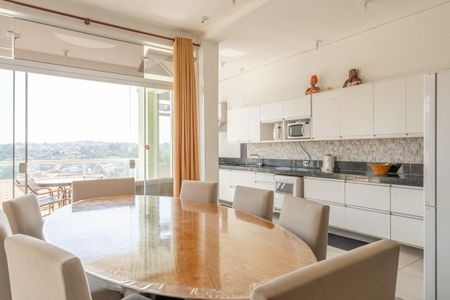 Casa à venda com 5 quartos, 430m² em Vila Brandina, Campinas