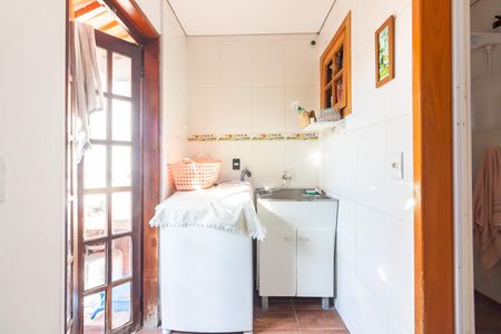 Lavanderia de casa para alugar com 3 quartos, 110m² em Jardim das Flores, Osasco