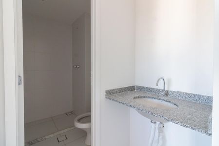 Banheiro de apartamento para alugar com 1 quarto, 45m² em Vila Sonia, São Paulo