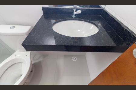 Casa de condomínio à venda com 90m², 2 quartos e 1 vaga Casa de condomínio à venda com 90m², 2 quartos e 1 vagaBanheiro da Suíte 2