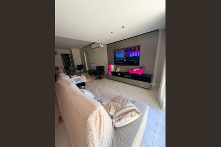 Apartamento à venda com 4 quartos, 246m² em Estoril, Belo Horizonte