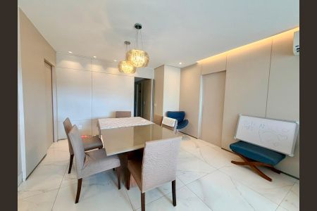 Apartamento à venda com 246m², 4 quartos e 3 vagasSala