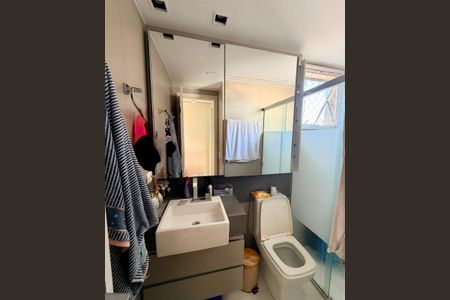 Apartamento à venda com 246m², 4 quartos e 3 vagasBanheiro da suíte