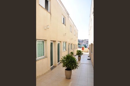 Casa de condomínio à venda com 89m², 2 quartos e 2 vagas Casa de condomínio à venda com 89m², 2 quartos e 2 vagasCondomínio - Corredor Externo