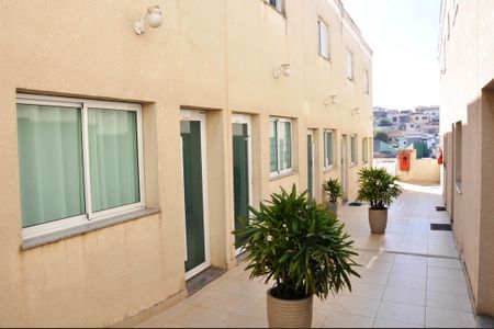 Casa de condomínio à venda com 89m², 2 quartos e 2 vagas Casa de condomínio à venda com 89m², 2 quartos e 2 vagasCondomínio - Corredor Externo